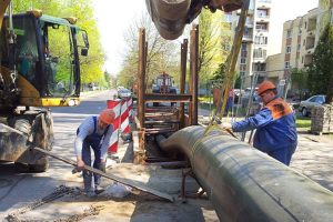 Slėginio nuotekų tinklo Latvių g. Vilniuje remonto darbai. Inžineriniai tinklai, nuotekų šalinimo tinklų klojimas D710 (uždaru būdu)